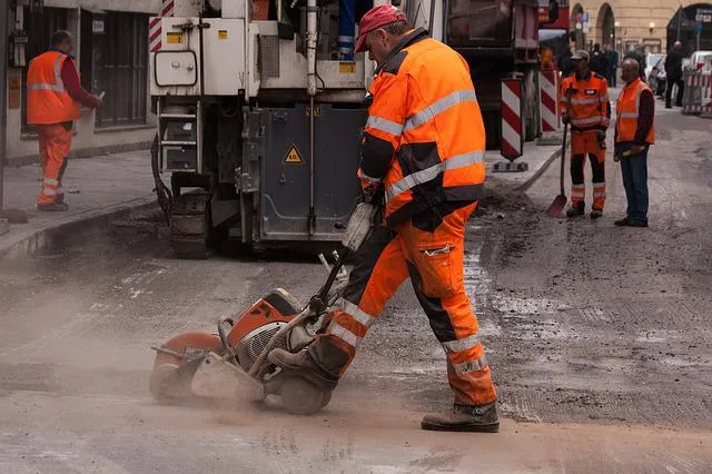 Odzież robocza i ochronna dla pracowników – postaw na jakość!